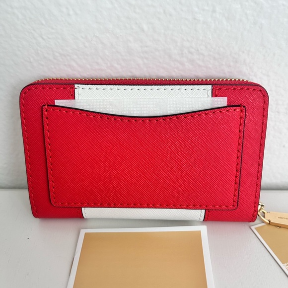 Michael Kors Jet Set Small Zip Around Card Case. COLOR: Spiced Coral/optic White - Picture 5 of 9